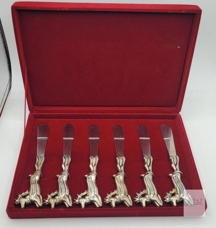 Vintage Reindeer Handle Butter Knife Set &ndash; 6 Knives with Red Velvet Case