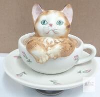 Mann 1982 Porcelain Cat in Teacup Music Box, Plays "Memory", Made in Japan
