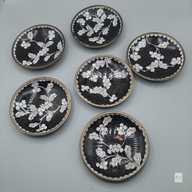 Circa 1930s Chinese Cloisonn&eacute; Enamel Dishes with Floral Design, 4-inch Diameter