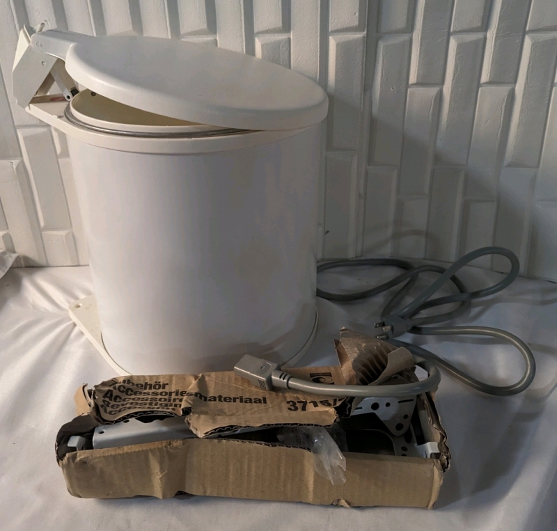 Hailo Built In Waste Bin.