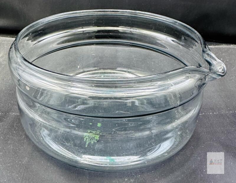 Pyrex 6323-B 4 Quart Borosilicate Glass Lab Mixing Bowl with Pour Spout