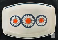 Figgjo Daisy Serving Platter by Turi Gramstad Oliver, 12.4" x 6.9", 1960s Norwegian Design