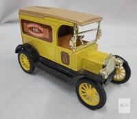 ERTL 1917 Ford Model T Van Coin Bank, 1:25 Scale, Die-Cast, "HOME OF THE HANDYMAN" Decals