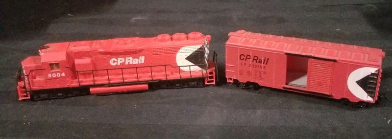 Vintage BACHMAN HO CP RAIL train engine and box car.