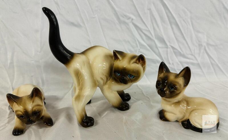 Vintage Mid-Century Ceramic Siamese Cat Figurine Set &ndash; 3 Pieces, Japan, Glossy Glaze