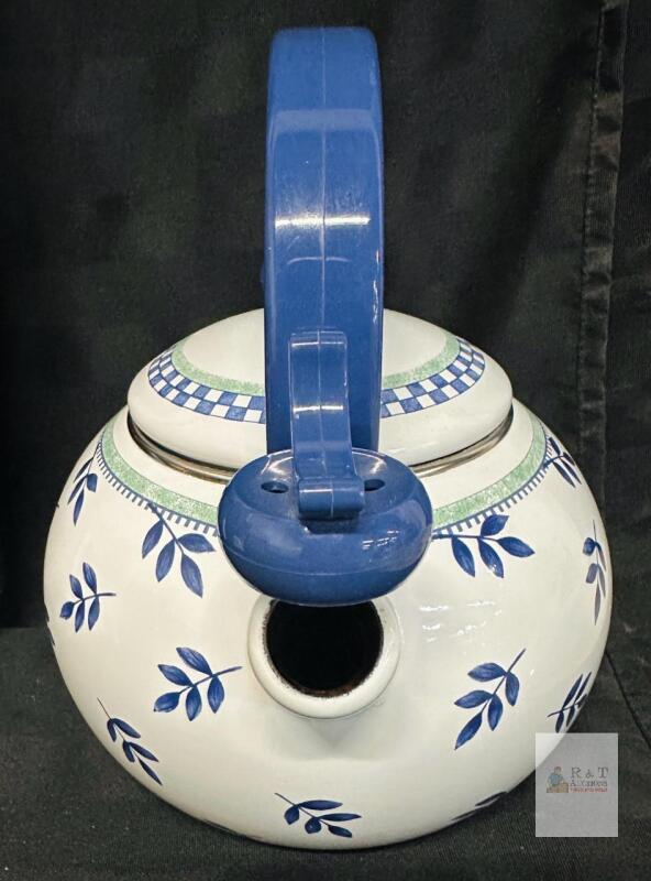 Villeroy & Boch Switch 3 Enamel Stovetop Tea Kettle, 2 Qt, Blue Leaf Pattern
