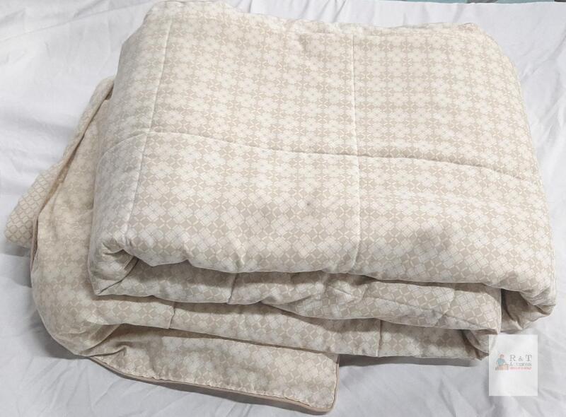 Clean twin comforter