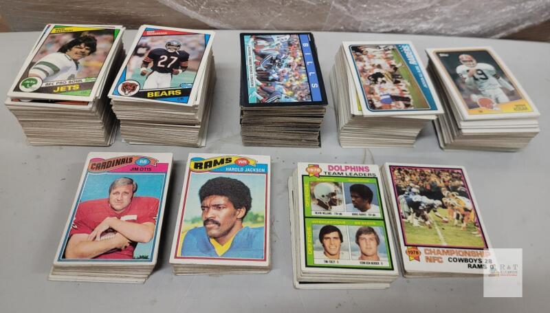 1977 - 1988 Topps NFL Football Trading Card Singles. 1977 , 1979 , 1984 , 1985 & 1988 Singles . 550+ Trading Cards